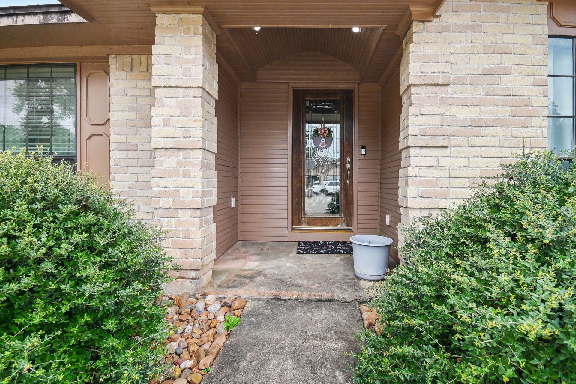 112 Raintree Lane, Lake Jackson, TX 77566