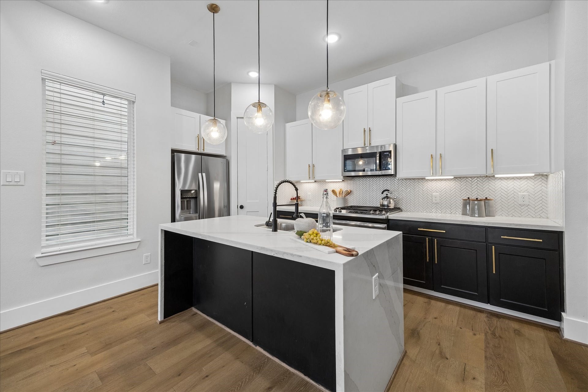 9010 Wellspring Drive, Houston, TX 77080 9010 Wellspring Drive, Houston, TX 77080