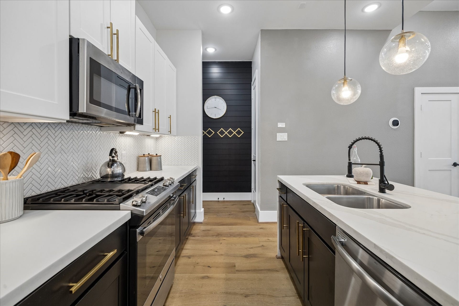 9010 Wellspring Drive, Houston, TX 77080 9010 Wellspring Drive, Houston, TX 77080