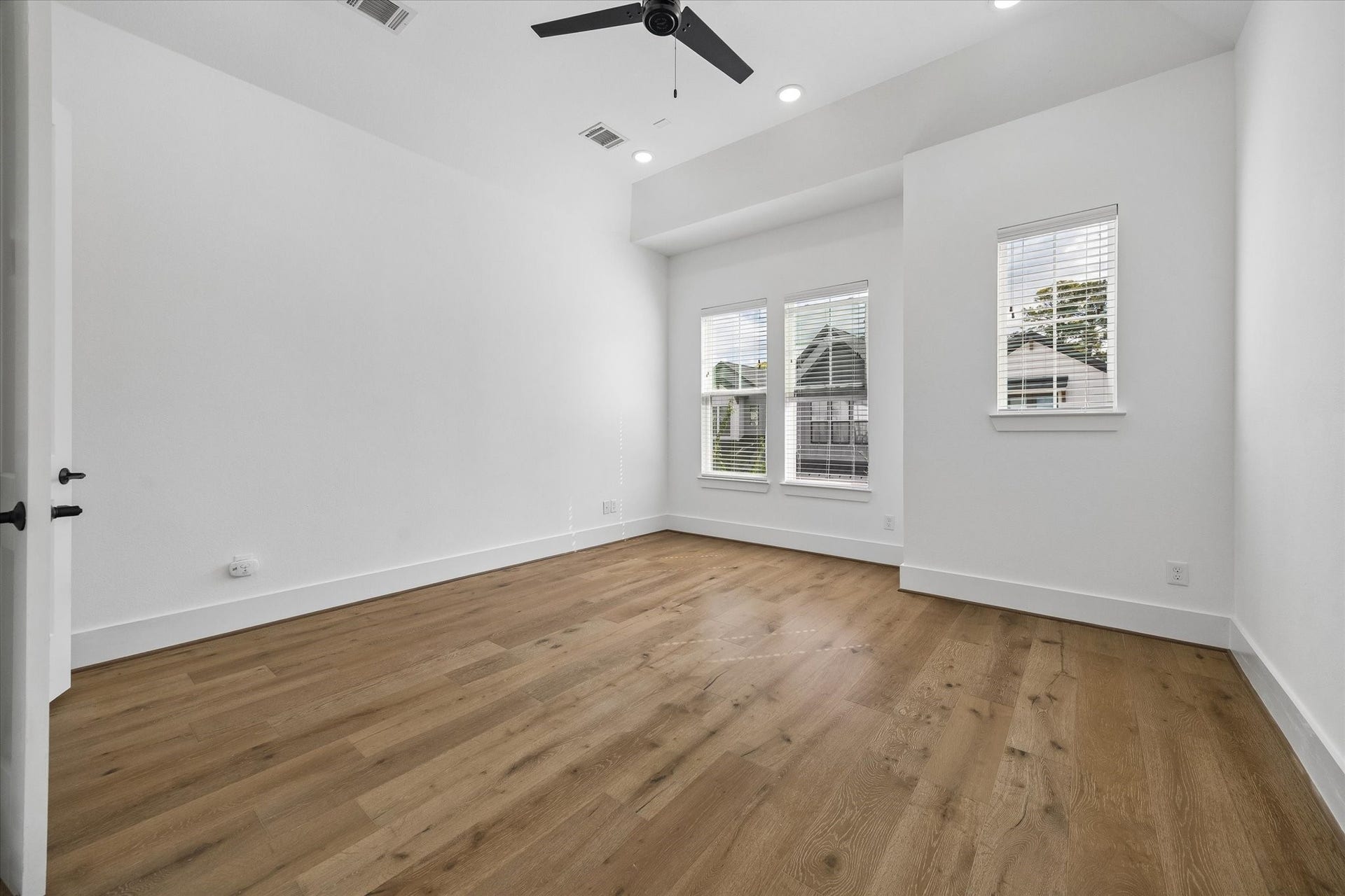 9010 Wellspring Drive, Houston, TX 77080 9010 Wellspring Drive, Houston, TX 77080
