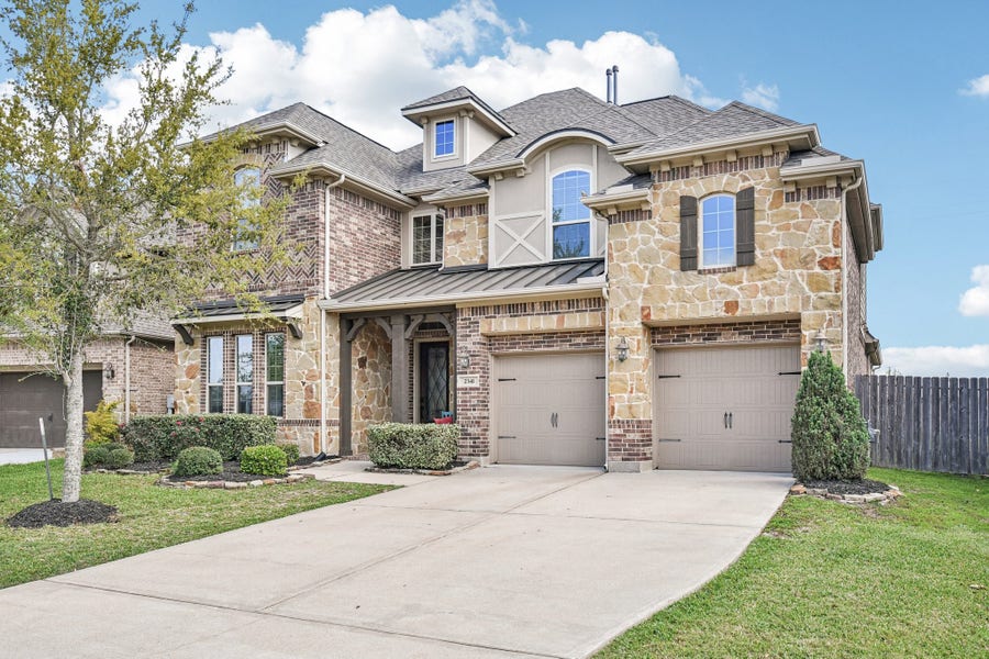 Property photo for 2341 Shallow Creek Lane, Friendswood, TX