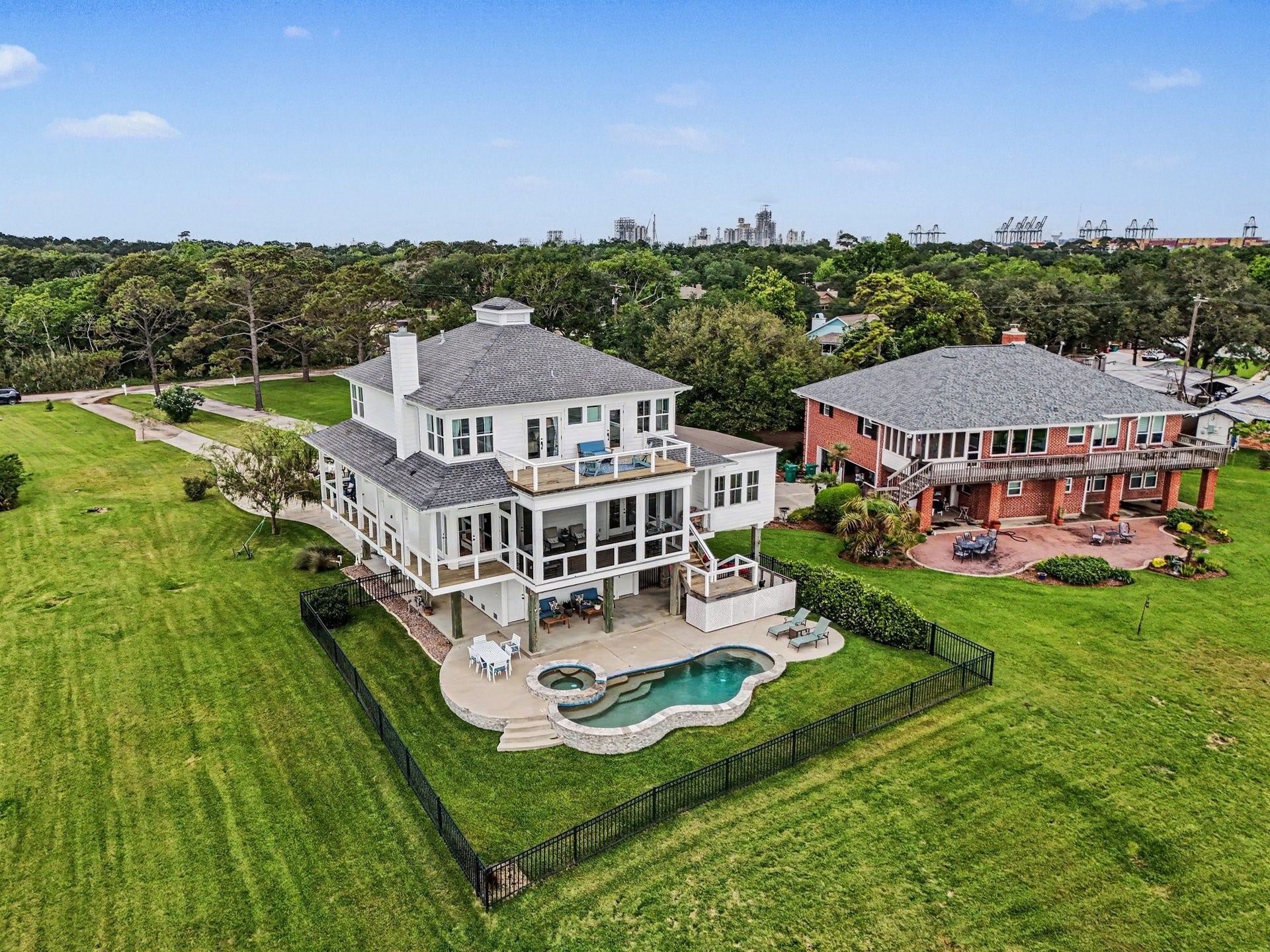 4522 Tharp Drive, Seabrook, TX 77586 4522 Tharp Drive, Seabrook, TX 77586