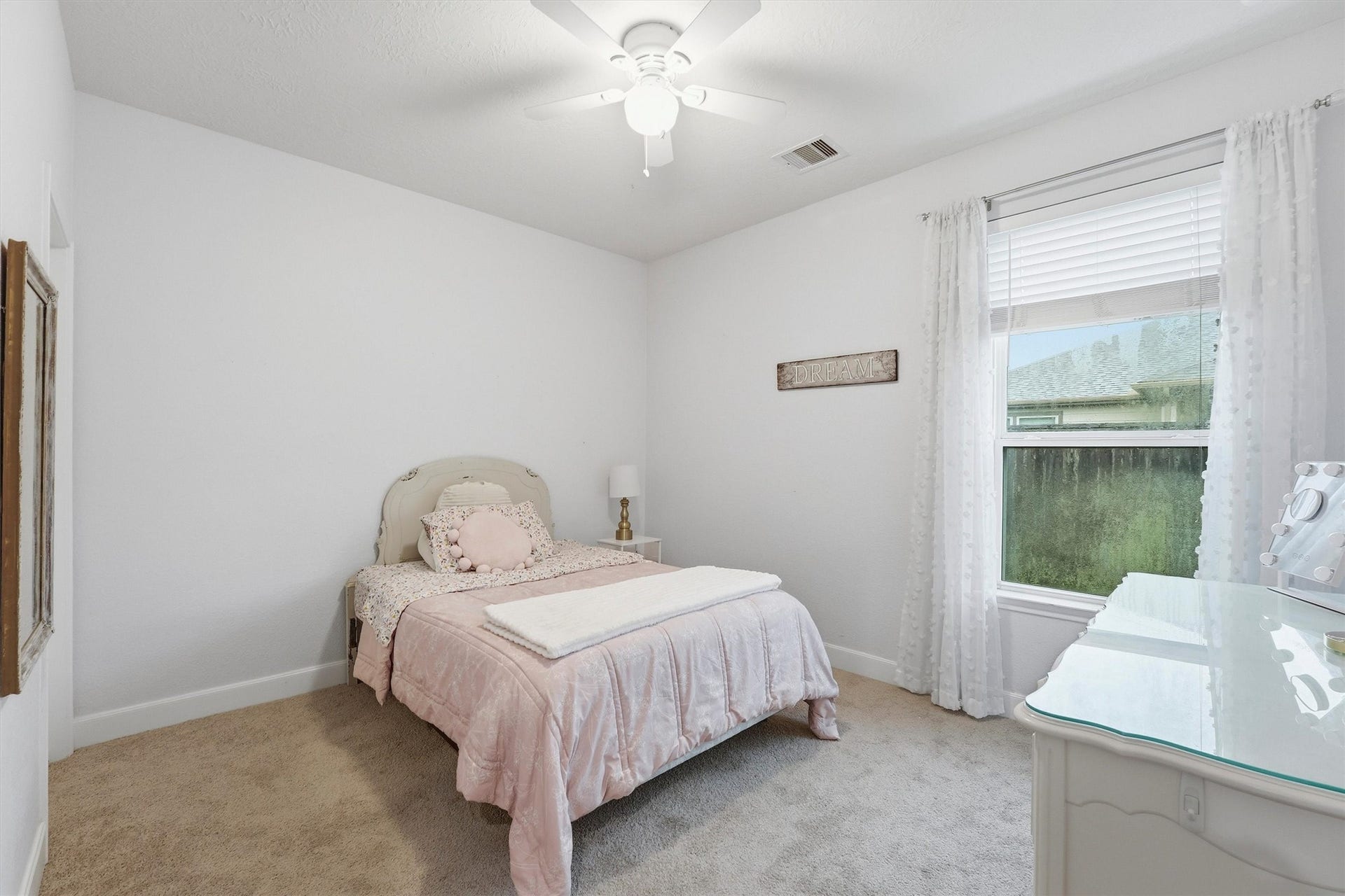 3502 Saxton Green Rd Road, Pearland, TX 77584 Additional secondary bedroom with soft carpet and beautiful natural light.