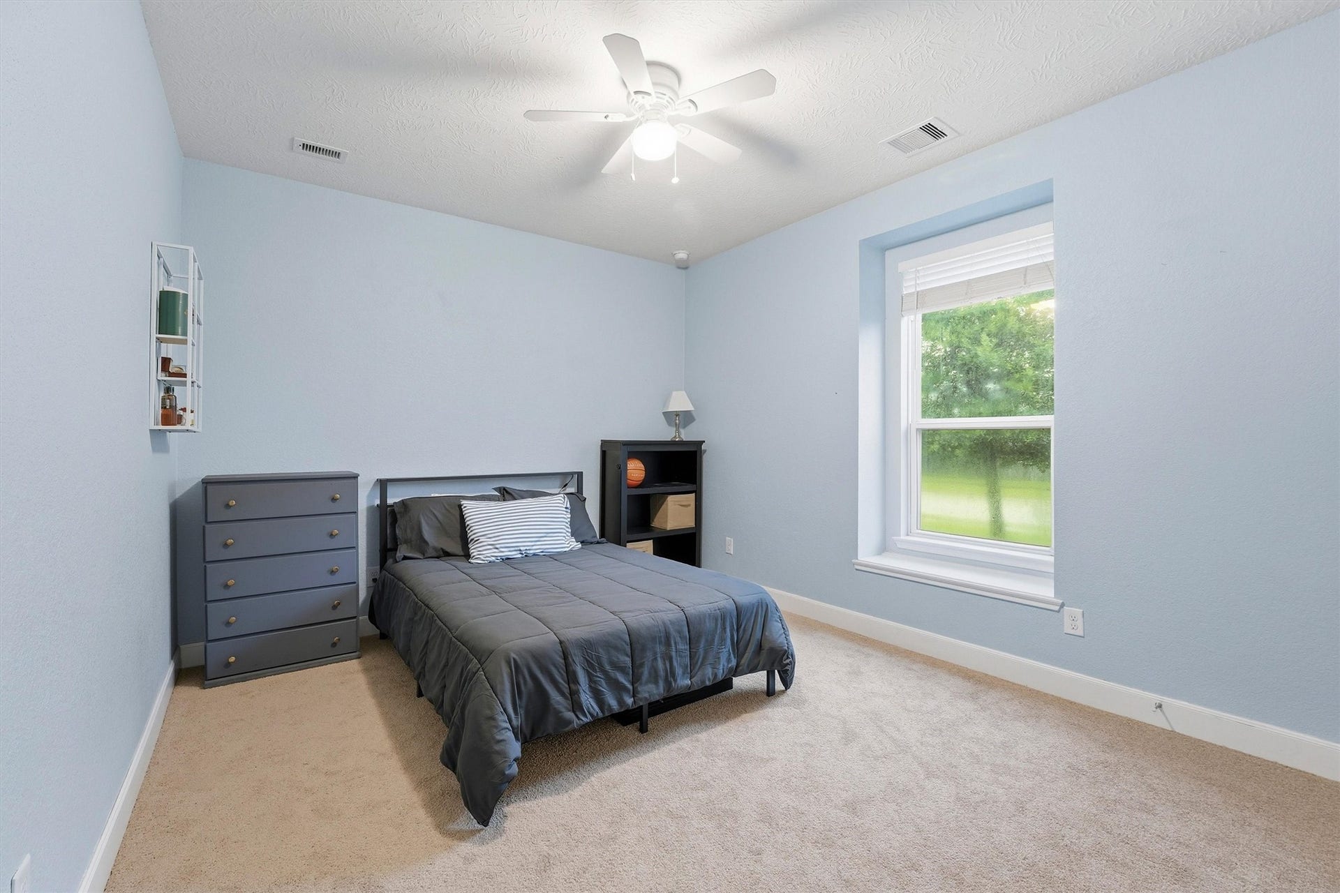 3502 Saxton Green Rd Road, Pearland, TX 77584 Generously sized secondary bedroom...loads of natural light and wall space!