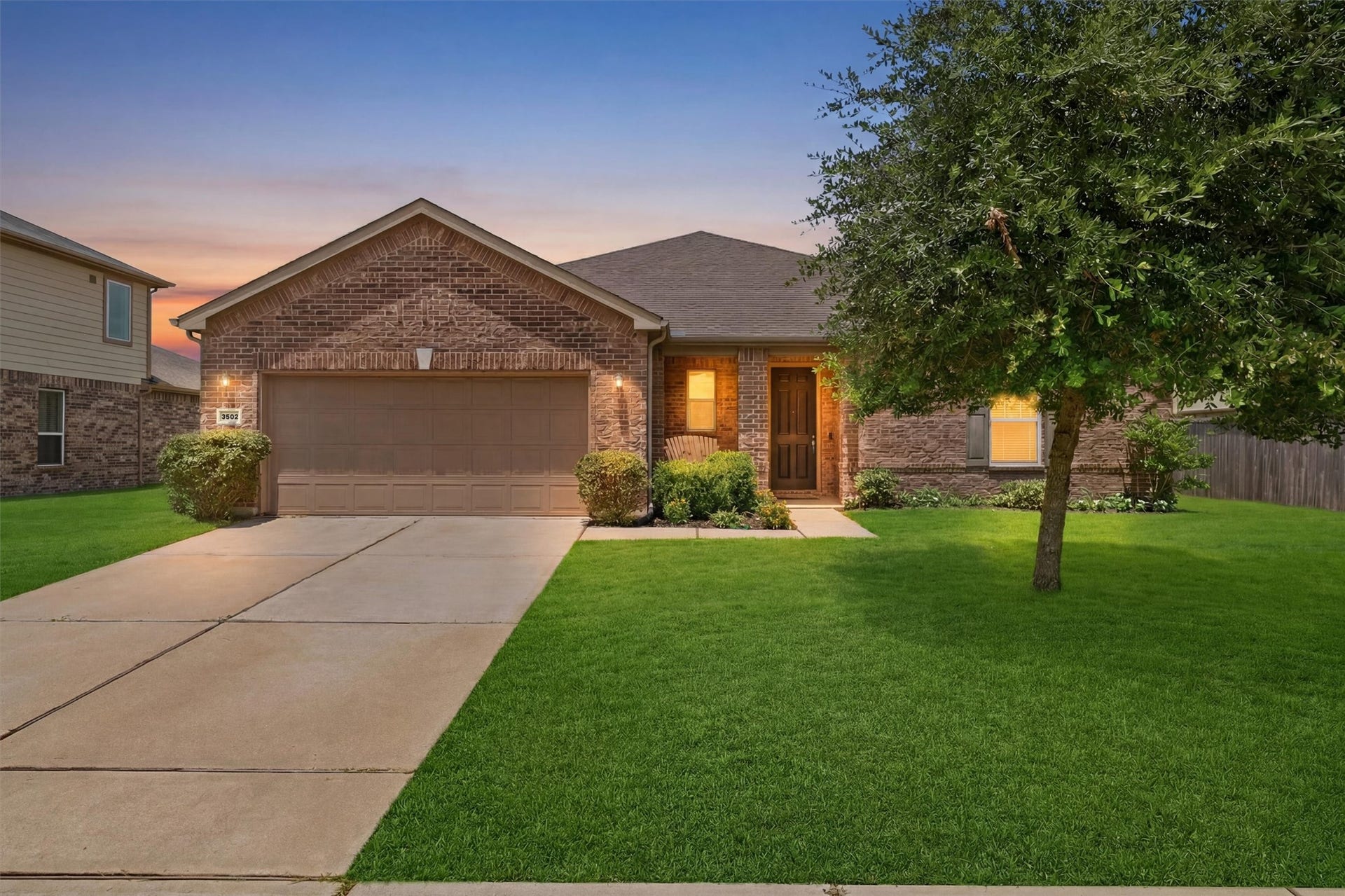 3502 Saxton Green Rd Road, Pearland, TX 77584 Stunning front elevation on a quiet cul-de-sac street.