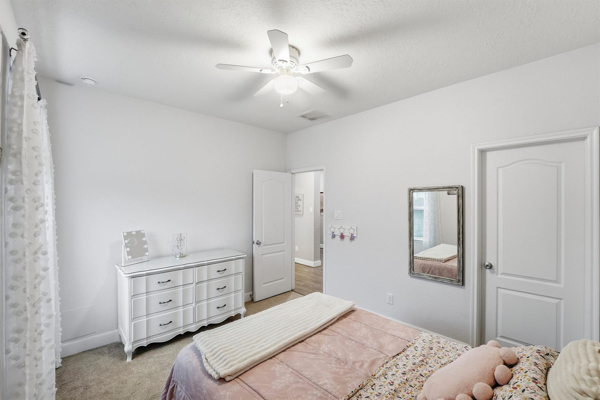3502 Saxton Green Rd Road, Pearland, TX 77584 Another view of this secondary bedroom with walk-in closet.