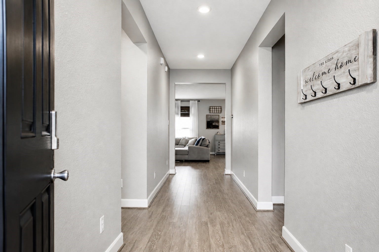 3502 Saxton Green Rd Road, Pearland, TX 77584 This wide and welcoming entryway invites every guest into the large open living space.