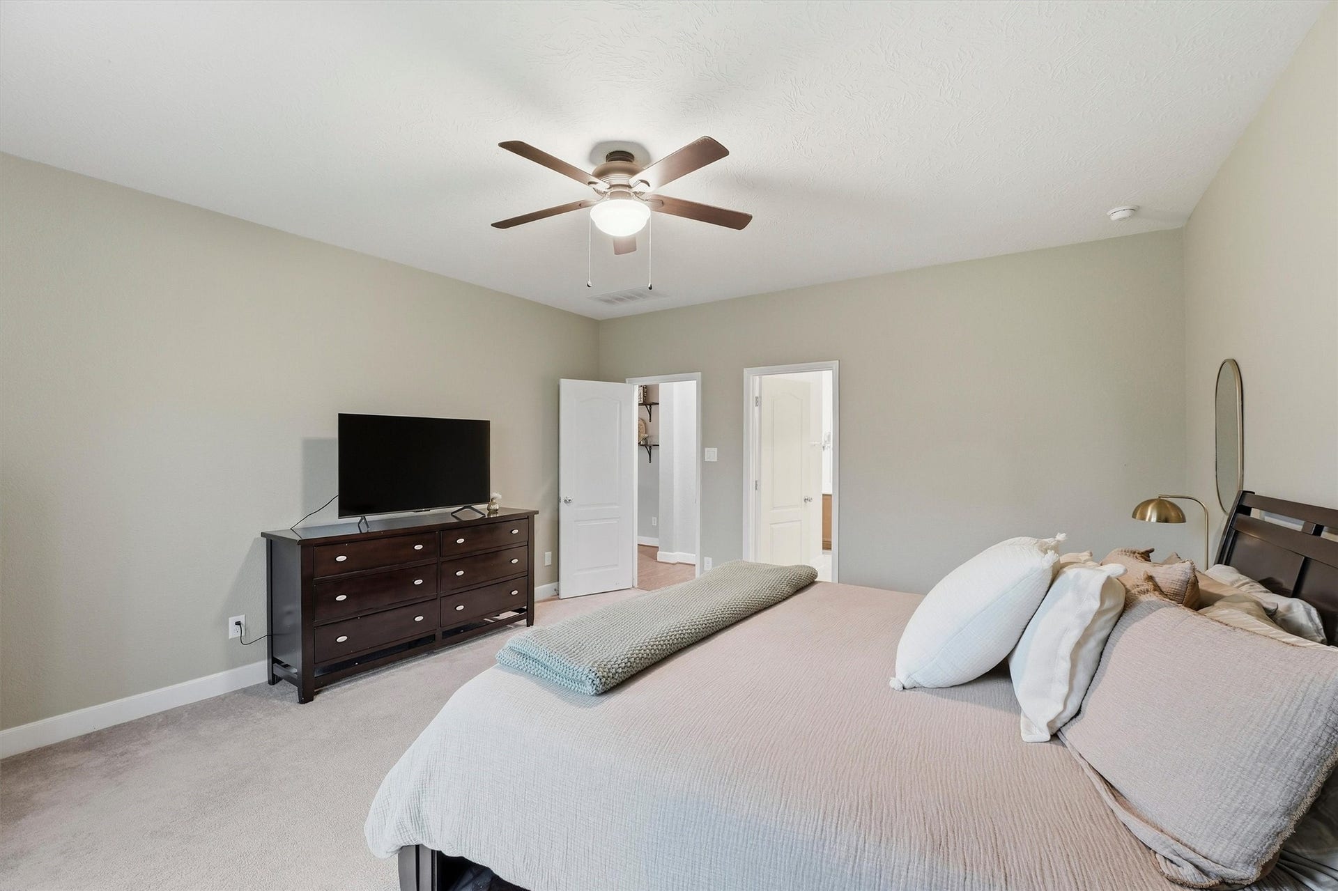 3502 Saxton Green Rd Road, Pearland, TX 77584 Another perspective of the primary suite highlighting the expansive floor space and retreat-like atmosphere.