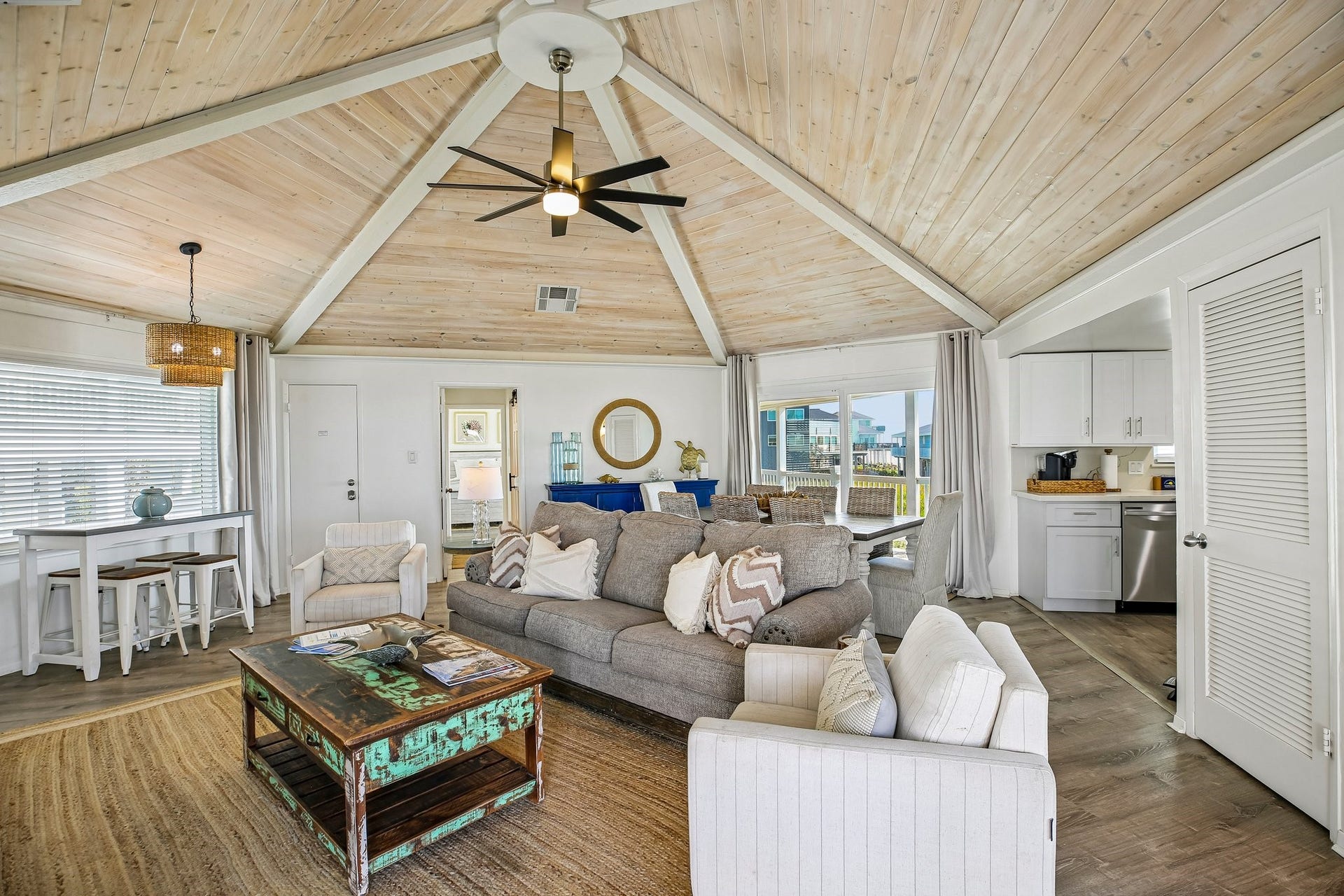 4230 Pirates Drive, Galveston, TX 77554 4230 Pirates Drive, Galveston, TX 77554