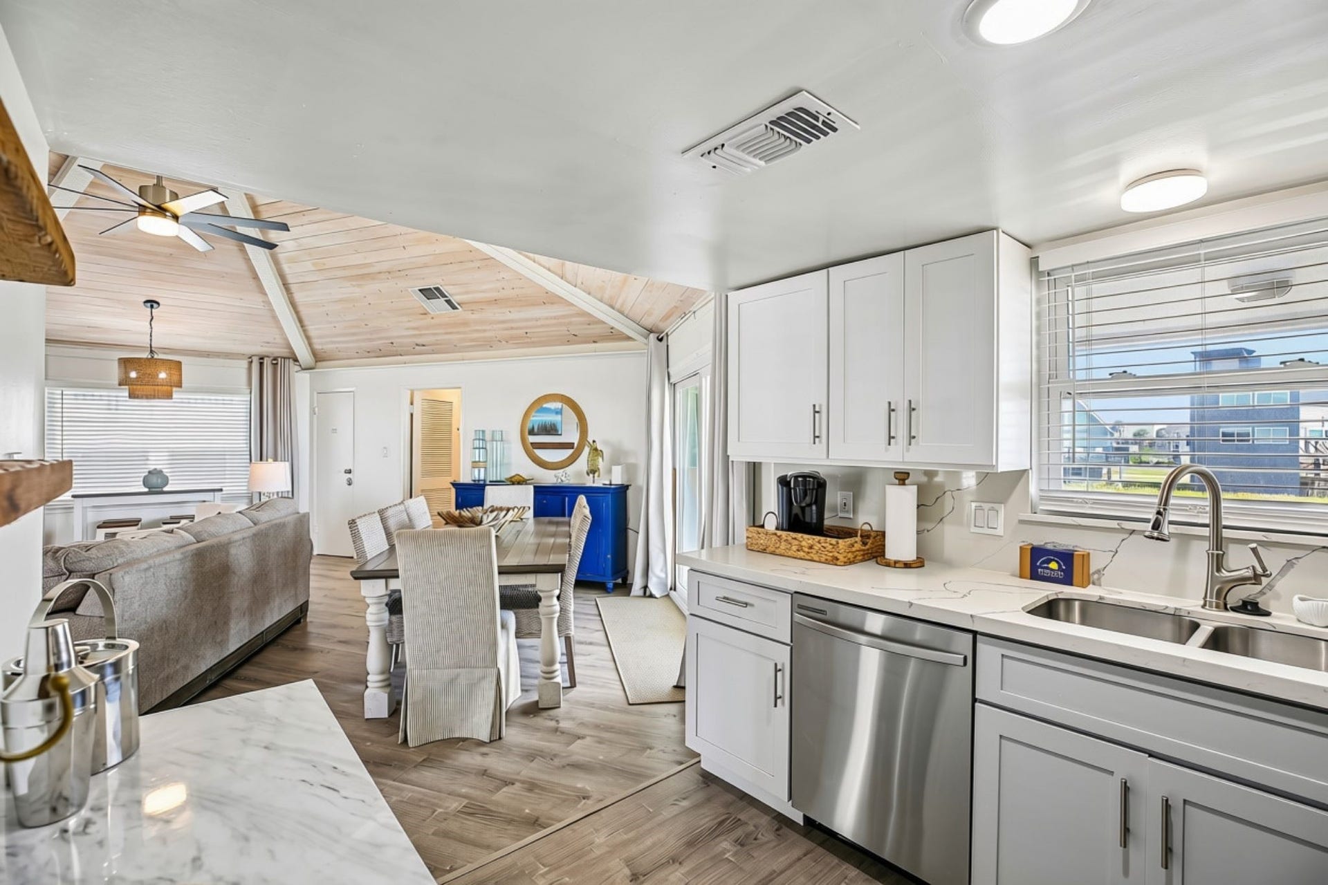 4230 Pirates Drive, Galveston, TX 77554 4230 Pirates Drive, Galveston, TX 77554