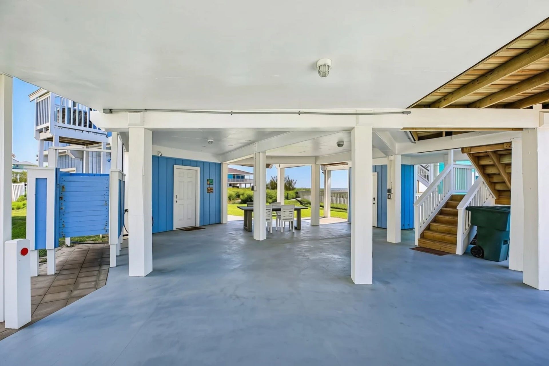 4230 Pirates Drive, Galveston, TX 77554 4230 Pirates Drive, Galveston, TX 77554