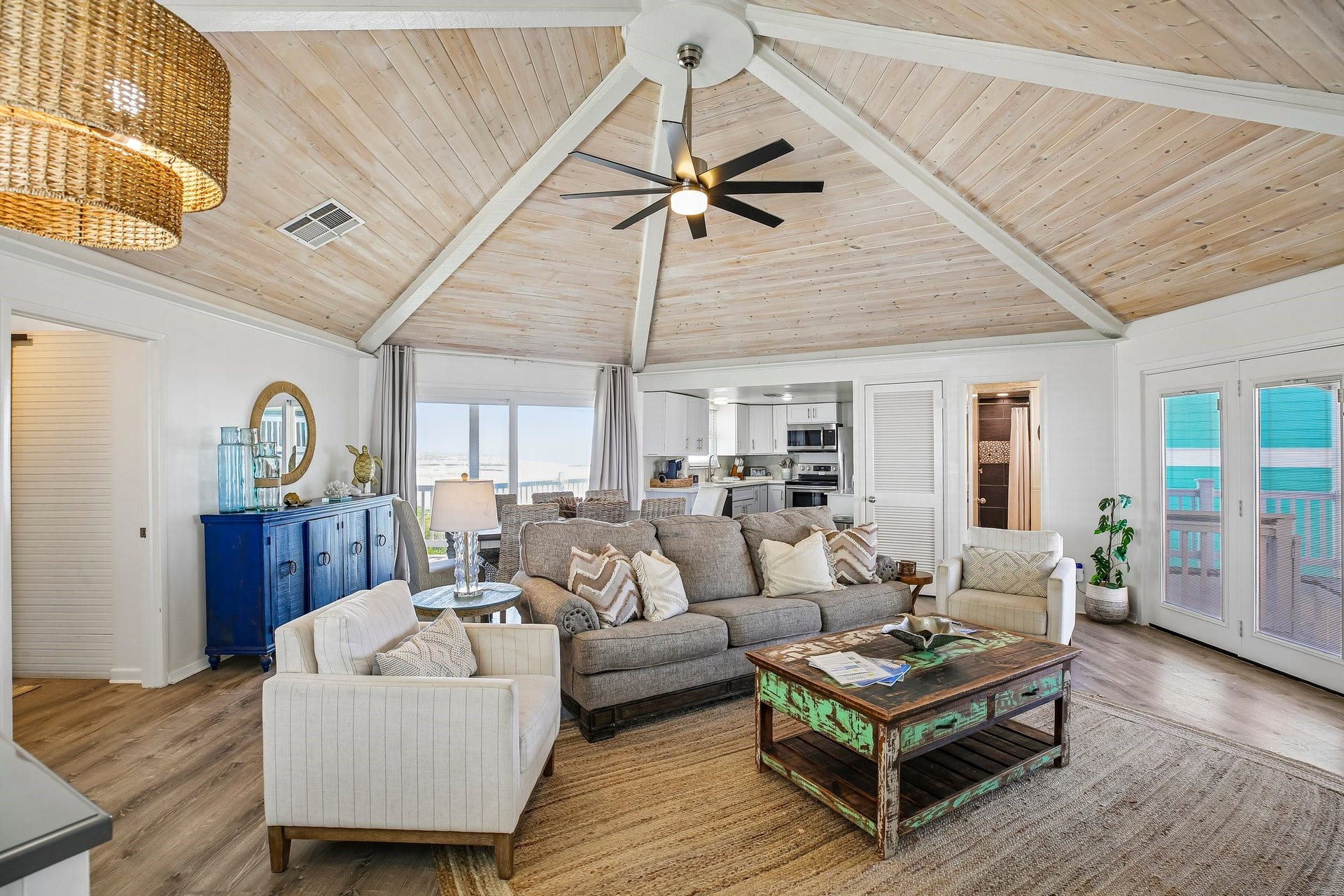 4230 Pirates Drive, Galveston, TX 77554 4230 Pirates Drive, Galveston, TX 77554