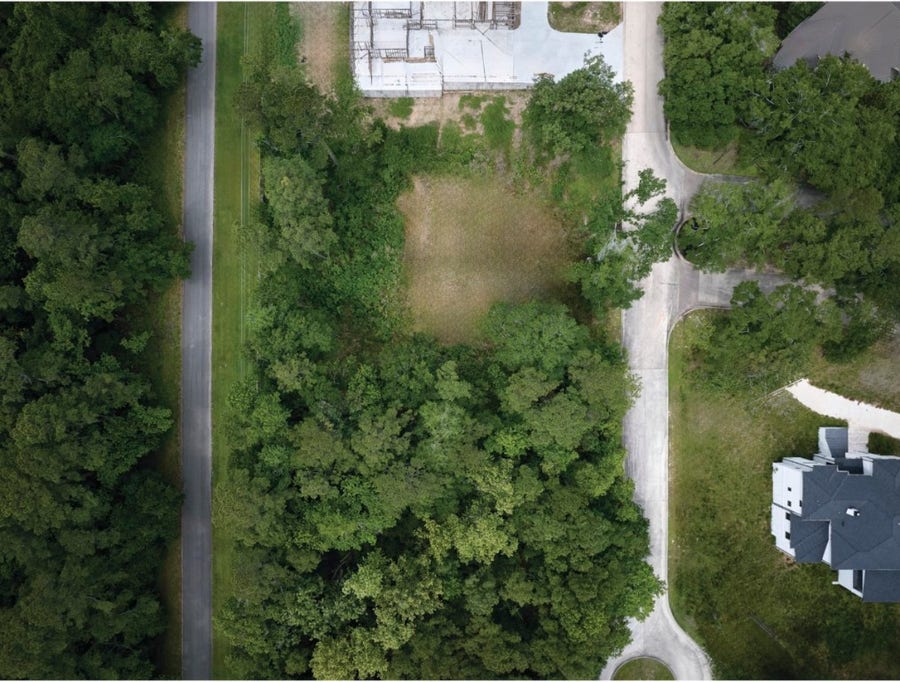 Property photo for 18 Majestic Falls Drive, Houston, TX