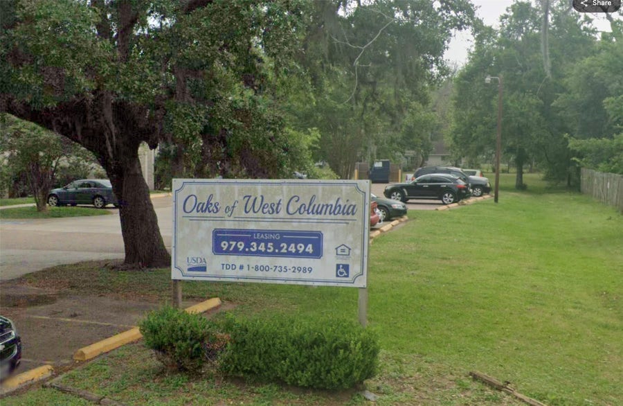 Property photo for 225 S 13th Street, West Columbia, TX