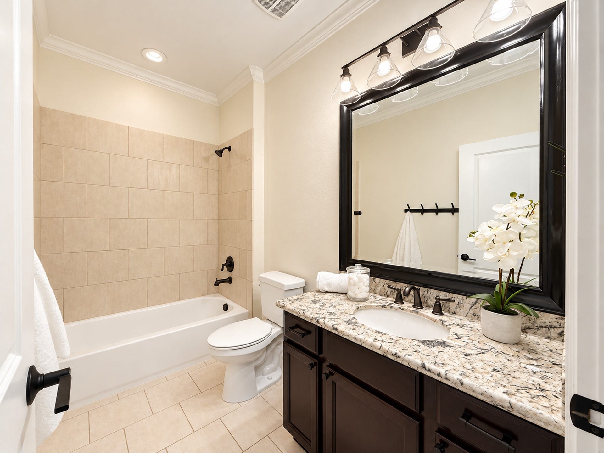 246 Kendrick Pines Boulevard, Spring, TX 77389 Upstairs Bathroom