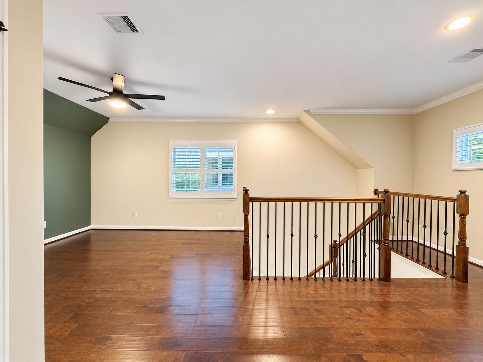 246 Kendrick Pines Boulevard, Spring, TX 77389 Large landing area upstairs