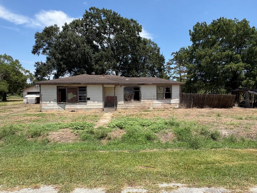 Property photo for 18615 Selig Lane, Guy, TX