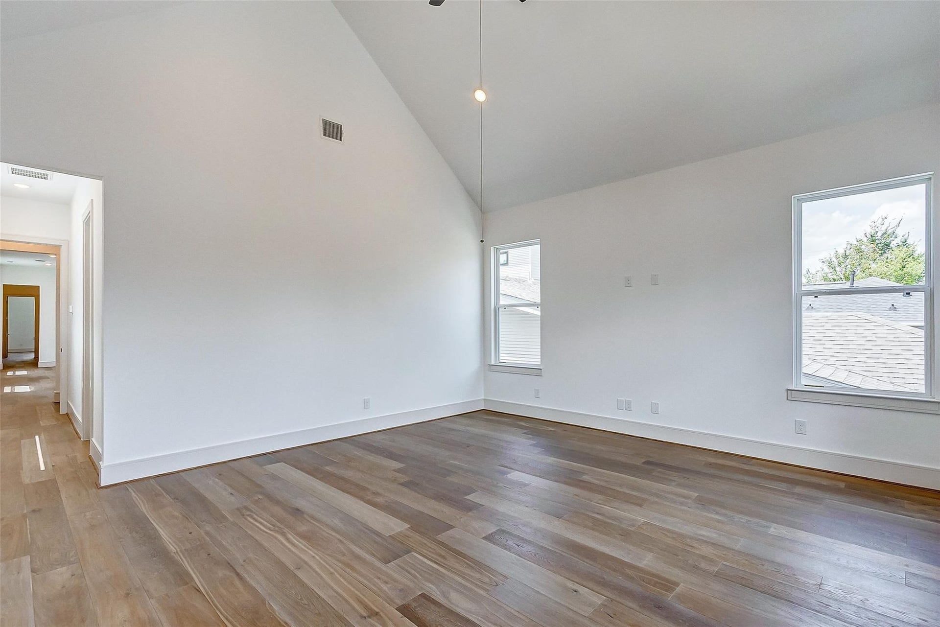 605 E 26th A Street, Houston, TX 77008 Another view of the primary suite