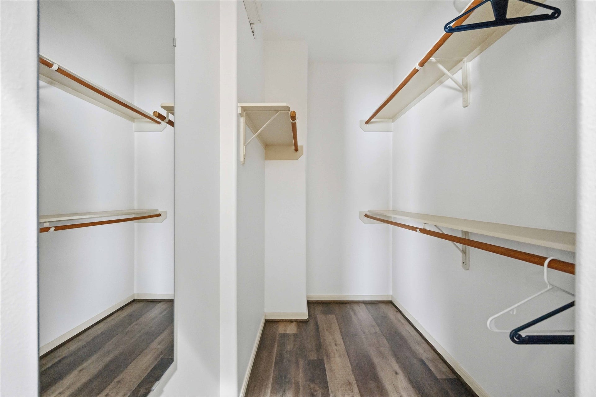 5524 Petty Street, Houston, TX 77007 Lovely walk in closet