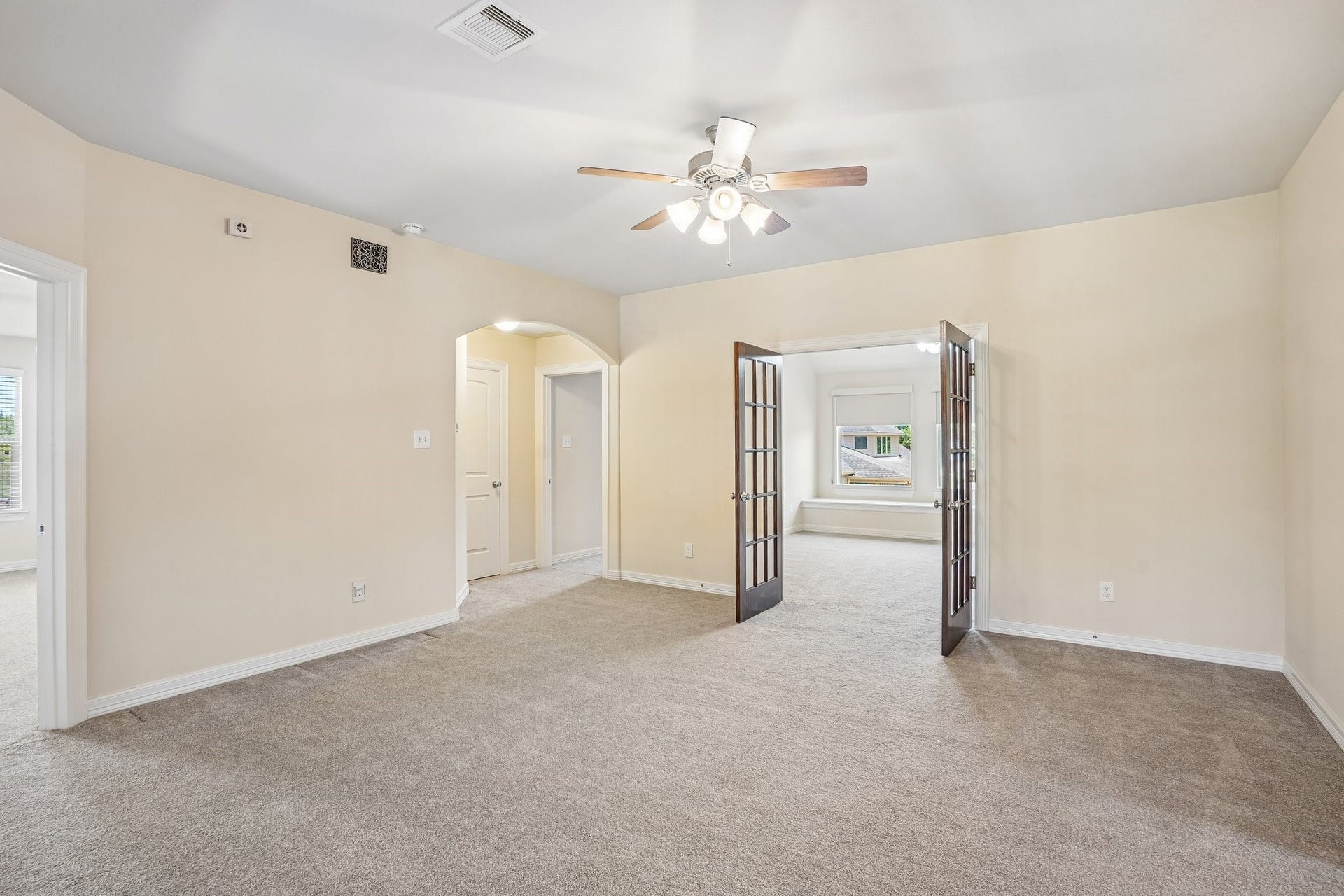 405 Old Orchard Drive, Dickinson, TX 77539 Another great flex space-you could use this as a study, media room or an additional bedroom if needed.