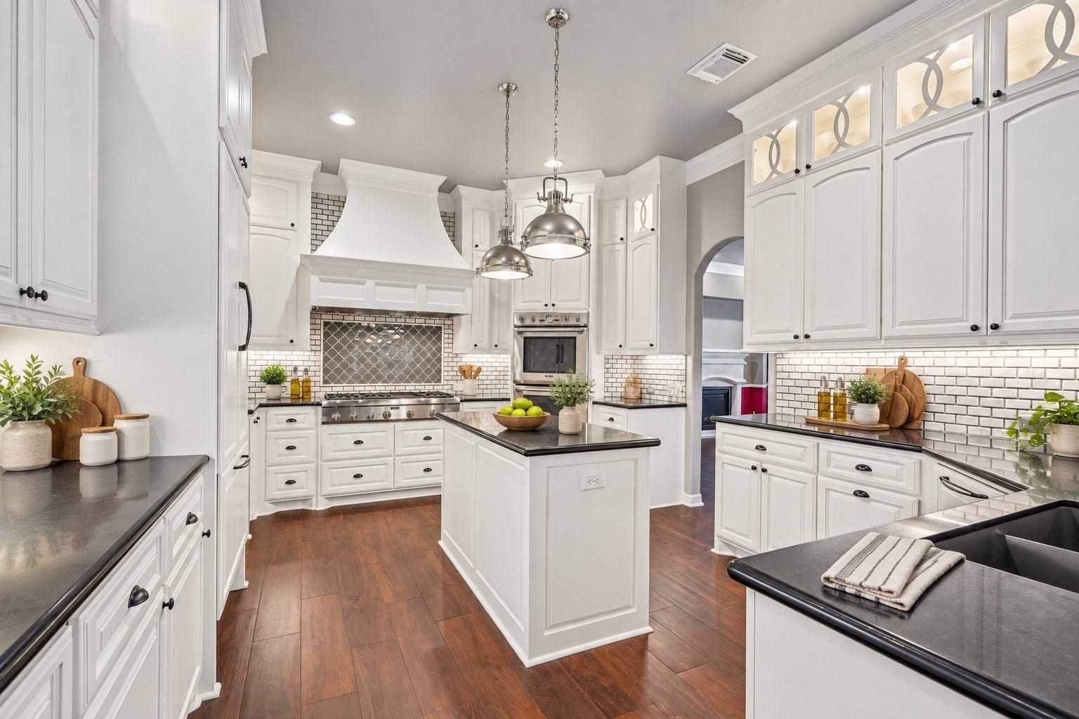 405 Old Orchard Drive, Dickinson, TX 77539 Virtually Staged. This is a kitchen dream!