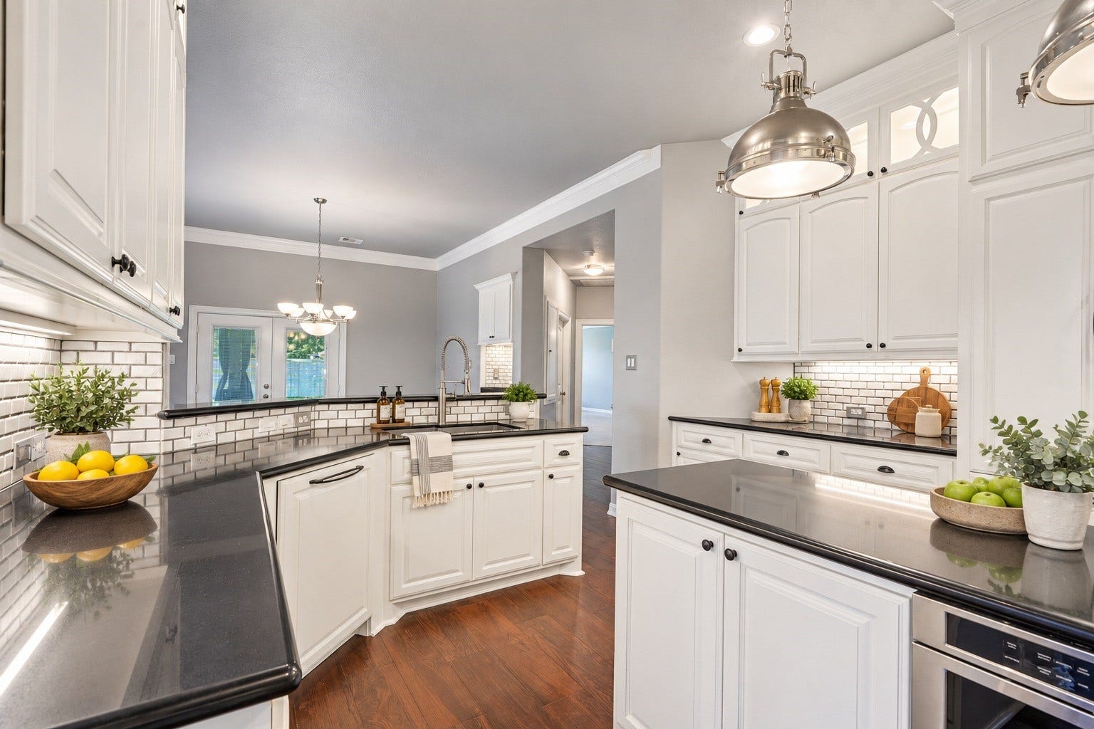 405 Old Orchard Drive, Dickinson, TX 77539 Virtually Staged.