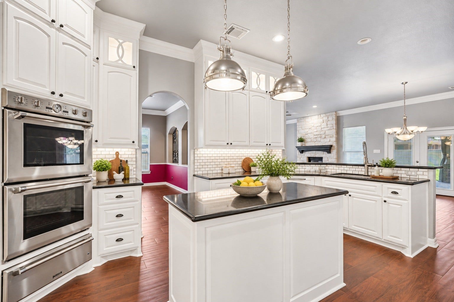405 Old Orchard Drive, Dickinson, TX 77539 Virtually Staged.