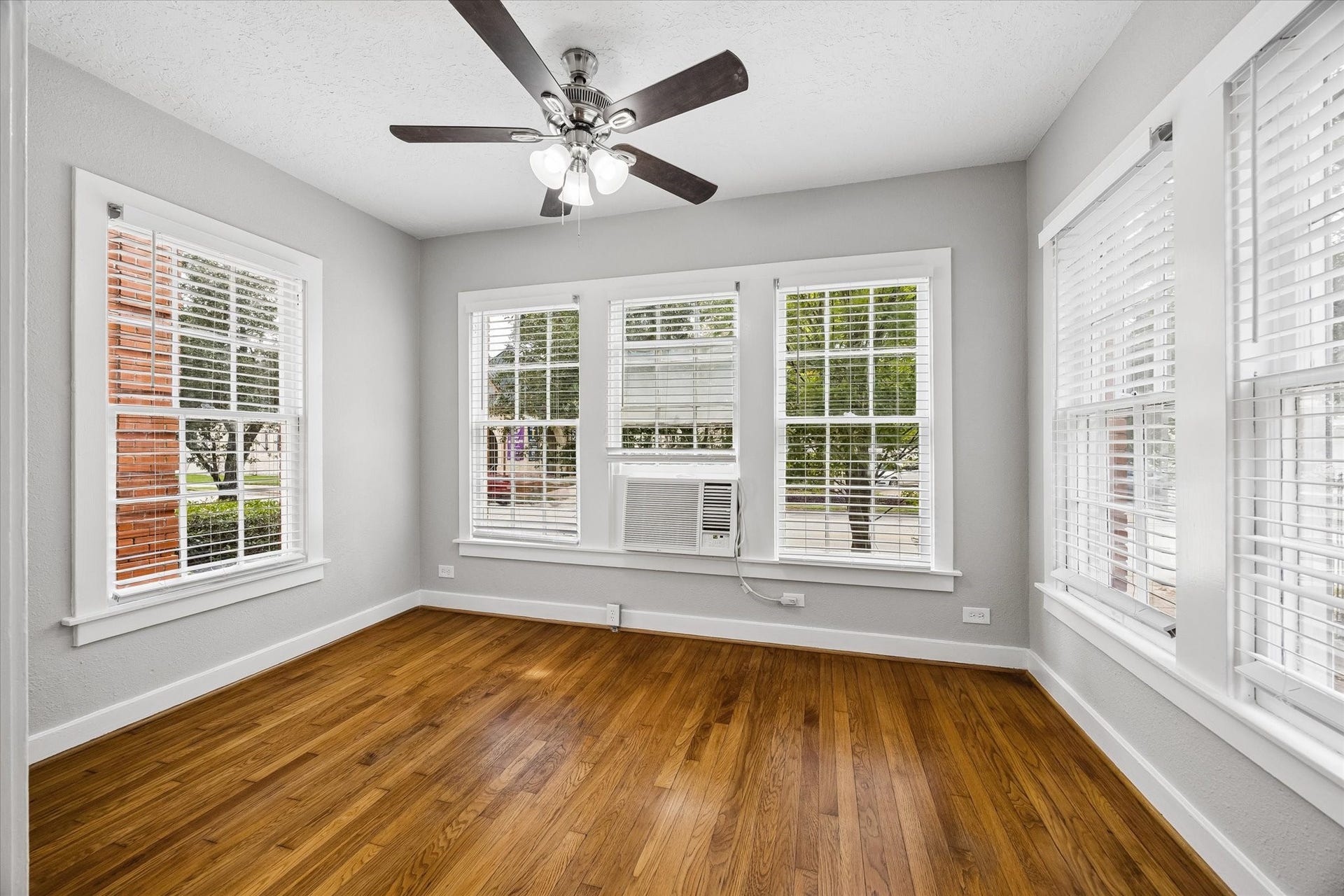 1812 W Alabama Street, #2, Houston, TX 77098 Sunroom/Flex Space