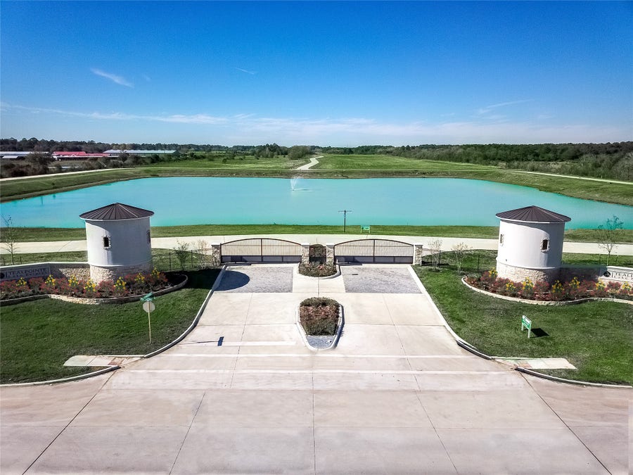 Property photo for 20719 Tealpointe Ridge Lane, Tomball, TX