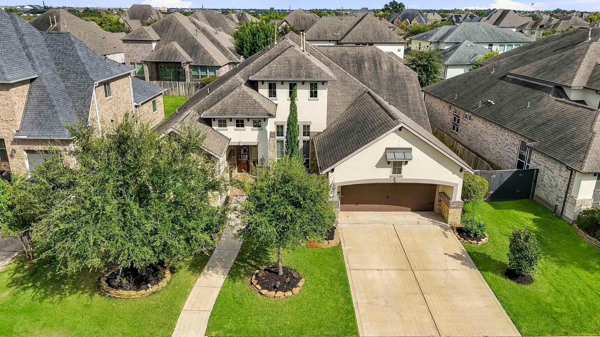 With over 4100 sqft, this home boost 4 bedroom, 3.5 baths and study on the 1st floor. There is a Game room, media room and another 1/2 bath upstairs. Recent A/C's (2025)