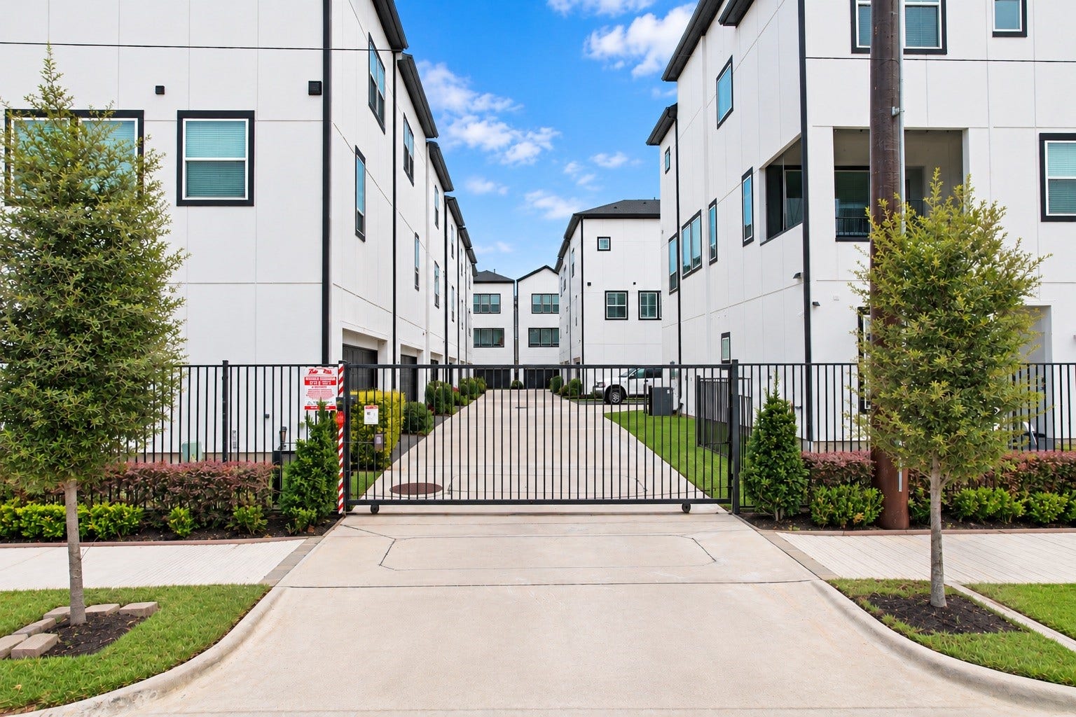 2716 Grand Fountains Drive, #H, Houston, TX 77054 2716 Grand Fountains Drive, #H, Houston, TX 77054