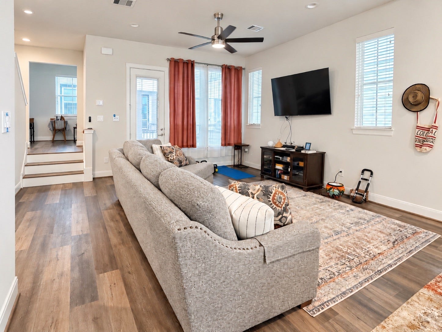 2716 Grand Fountains Drive, #H, Houston, TX 77054 2716 Grand Fountains Drive, #H, Houston, TX 77054