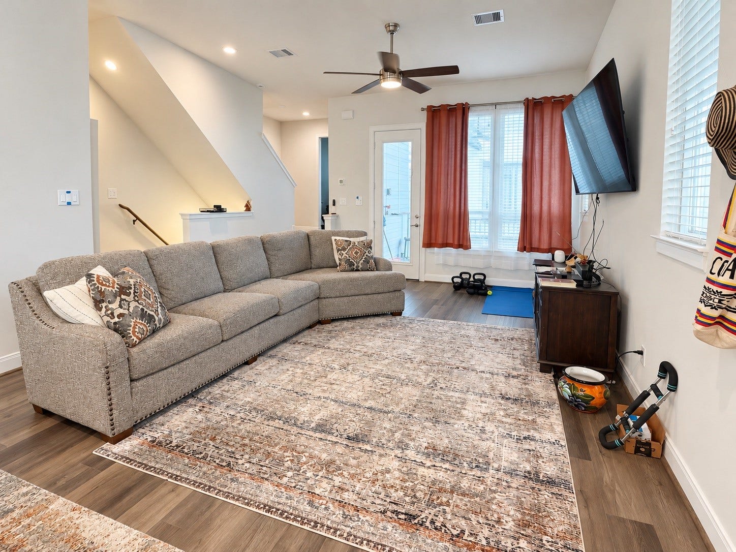 2716 Grand Fountains Drive, #H, Houston, TX 77054 2716 Grand Fountains Drive, #H, Houston, TX 77054