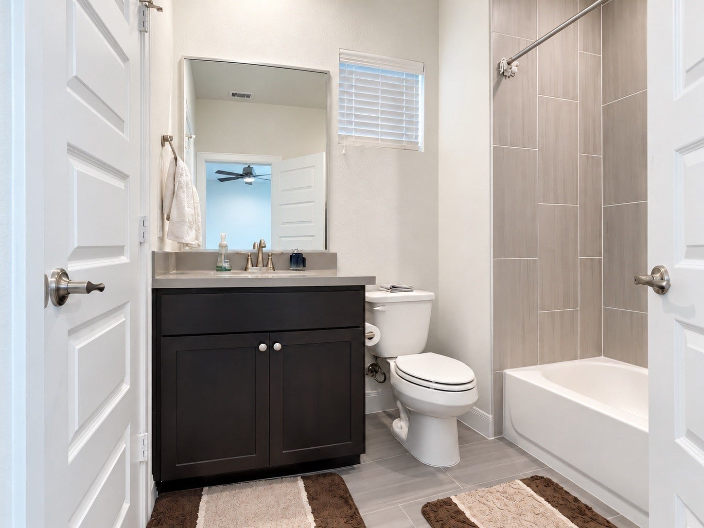 2716 Grand Fountains Drive, #H, Houston, TX 77054 2716 Grand Fountains Drive, #H, Houston, TX 77054