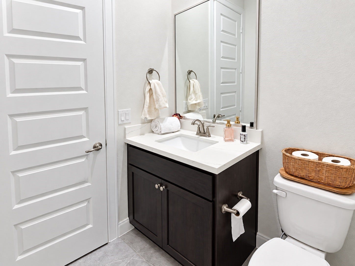 2716 Grand Fountains Drive, #H, Houston, TX 77054 2716 Grand Fountains Drive, #H, Houston, TX 77054