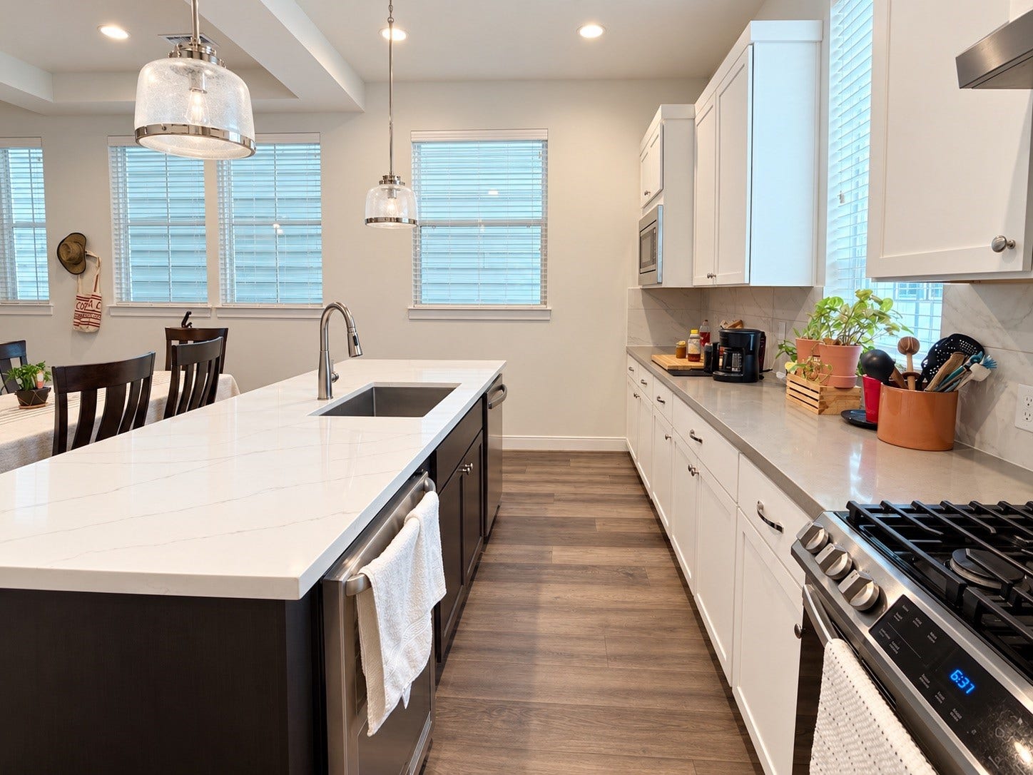 2716 Grand Fountains Drive, #H, Houston, TX 77054 2716 Grand Fountains Drive, #H, Houston, TX 77054