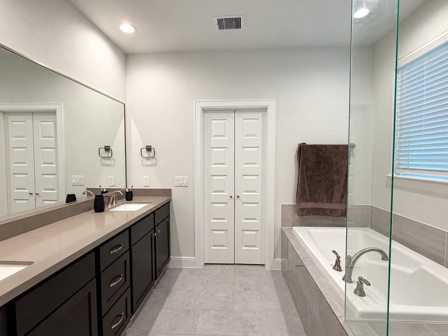 2716 Grand Fountains Drive, #H, Houston, TX 77054 2716 Grand Fountains Drive, #H, Houston, TX 77054