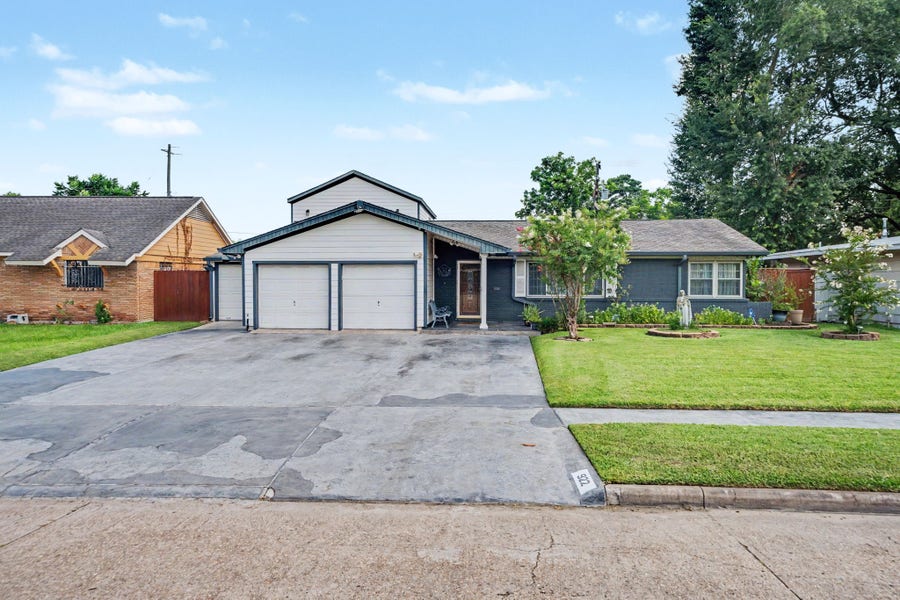 Property photo for 922 Peach Spring Drive, Houston, TX