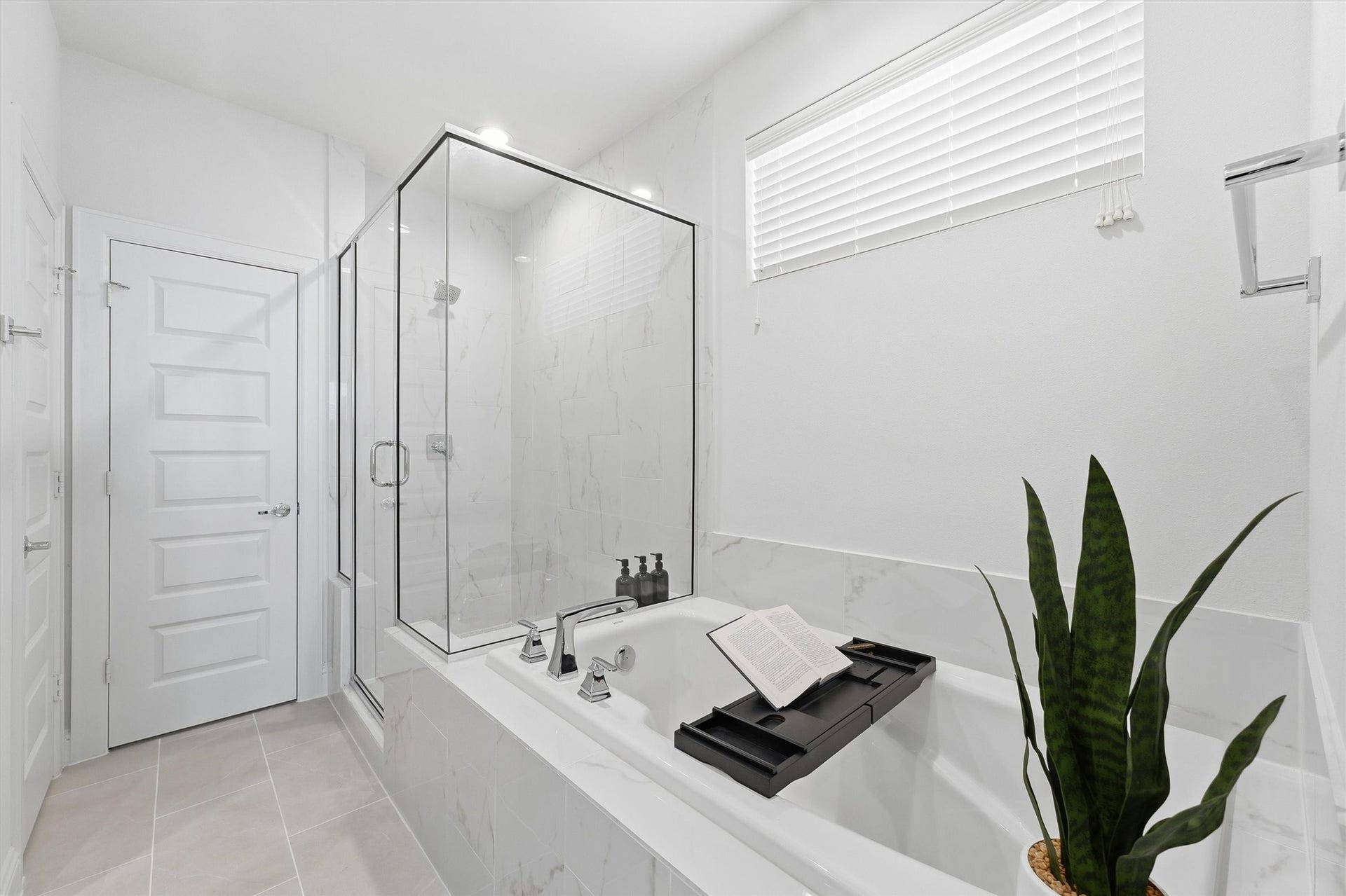 1804 Elysian Street, Houston, TX 77026 Indulge in a serene retreat with a luxurious soaking tub and sleek glass-enclosed shower, perfect for unwinding in style.