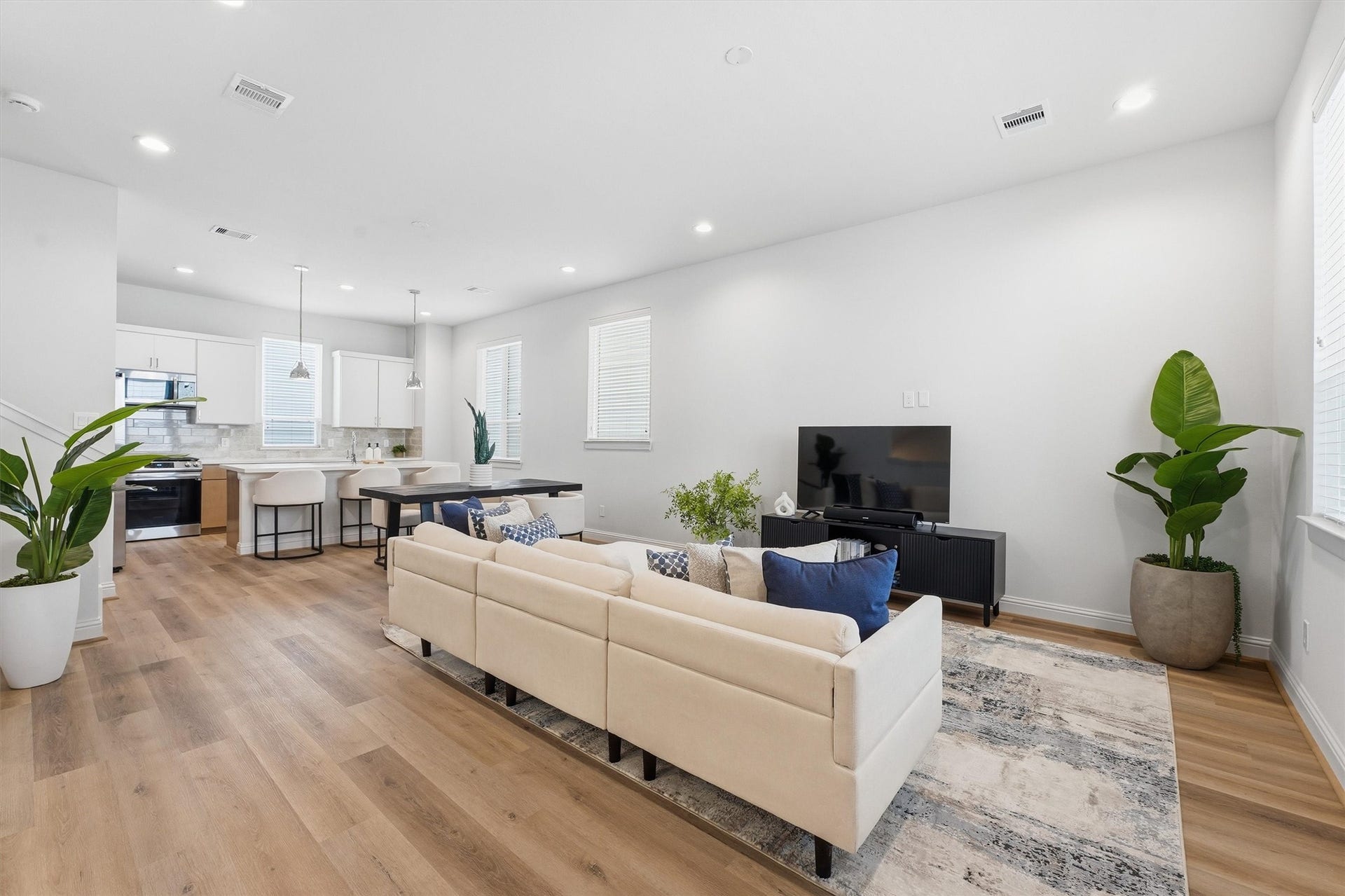 1804 Elysian Street, Houston, TX 77026 Discover seamless living in this open-concept space, where an inviting living room flows into a modern kitchen and elegant dining area, ideal for relaxation and entertaining.