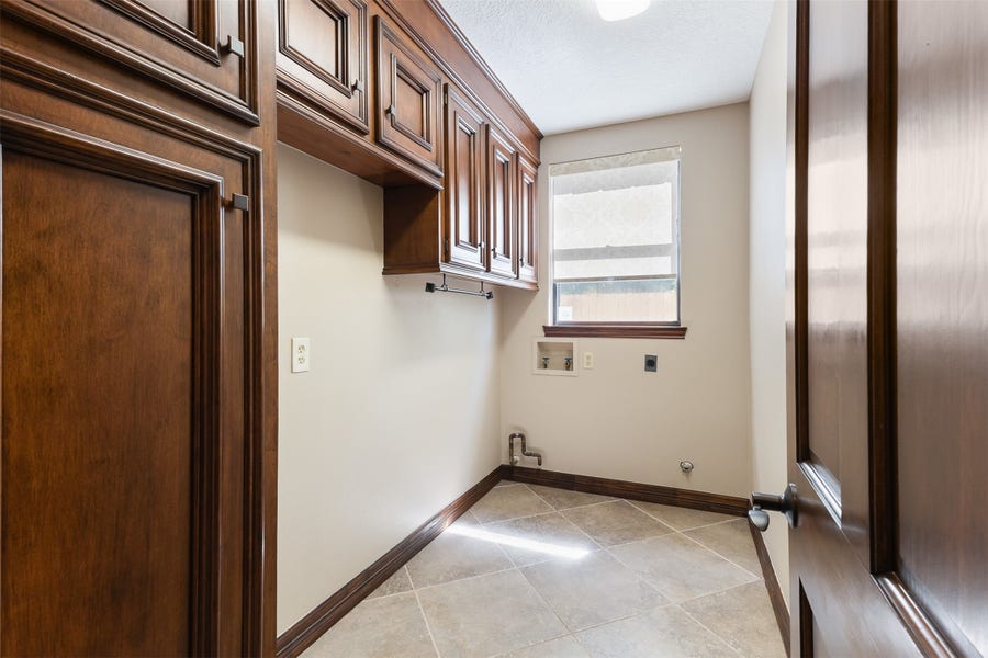 Property photo for 3103 Ivy Falls Drive, Houston, TX