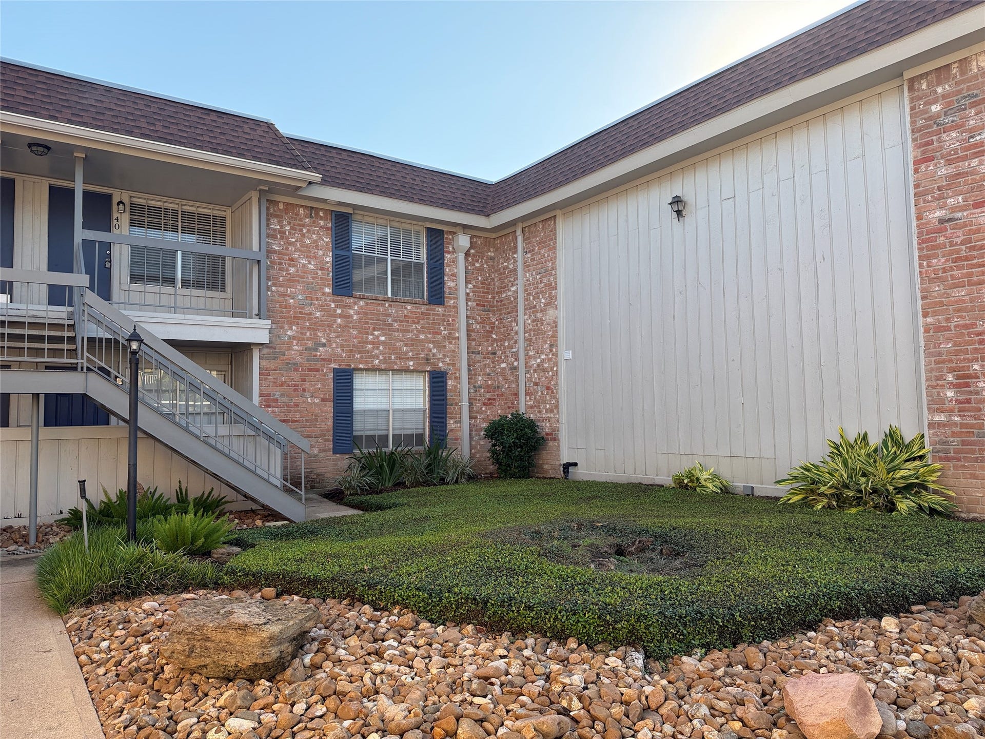 2250 Bering Drive, #40, Houston, TX 77057 Covered second-floor balcony overlooking the landscaped courtyard, offering a welcoming outdoor space.