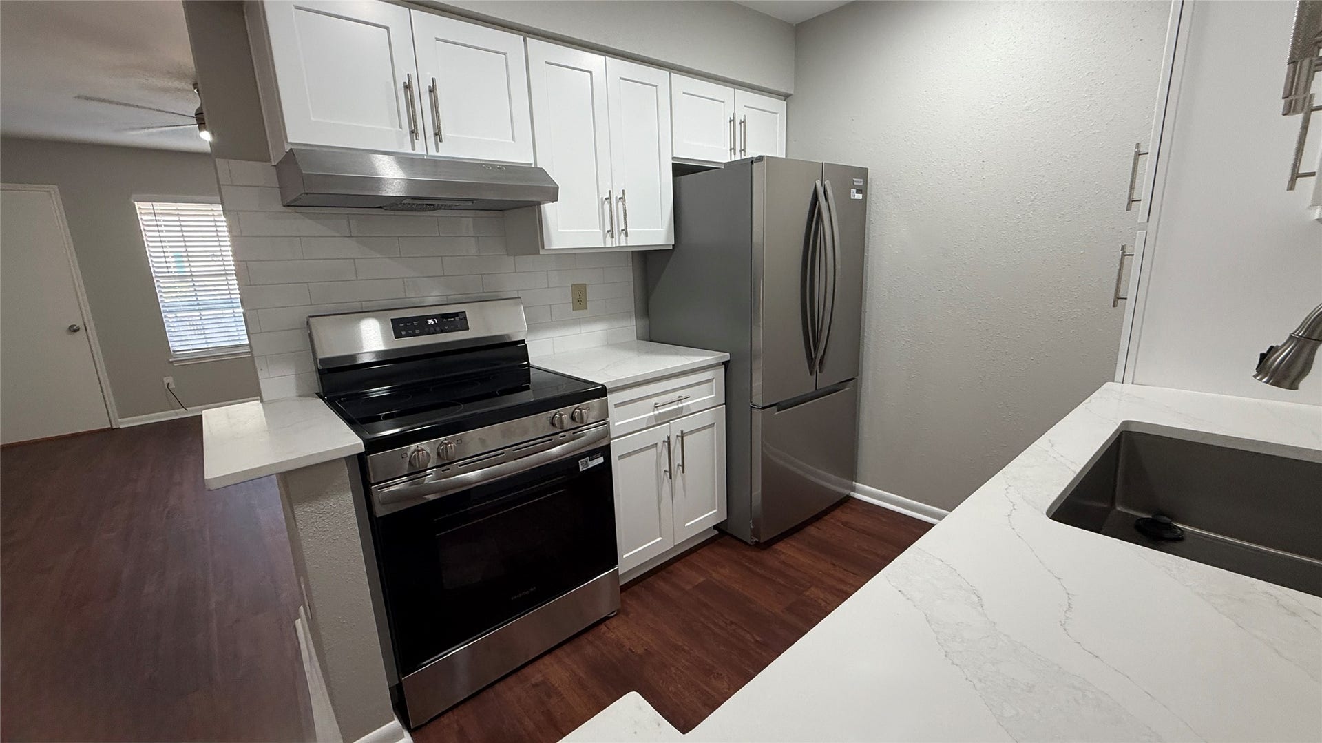 2250 Bering Drive, #40, Houston, TX 77057 Modern stainless steel range, refrigerator, and sleek countertops complement the bright, updated cabinetry.