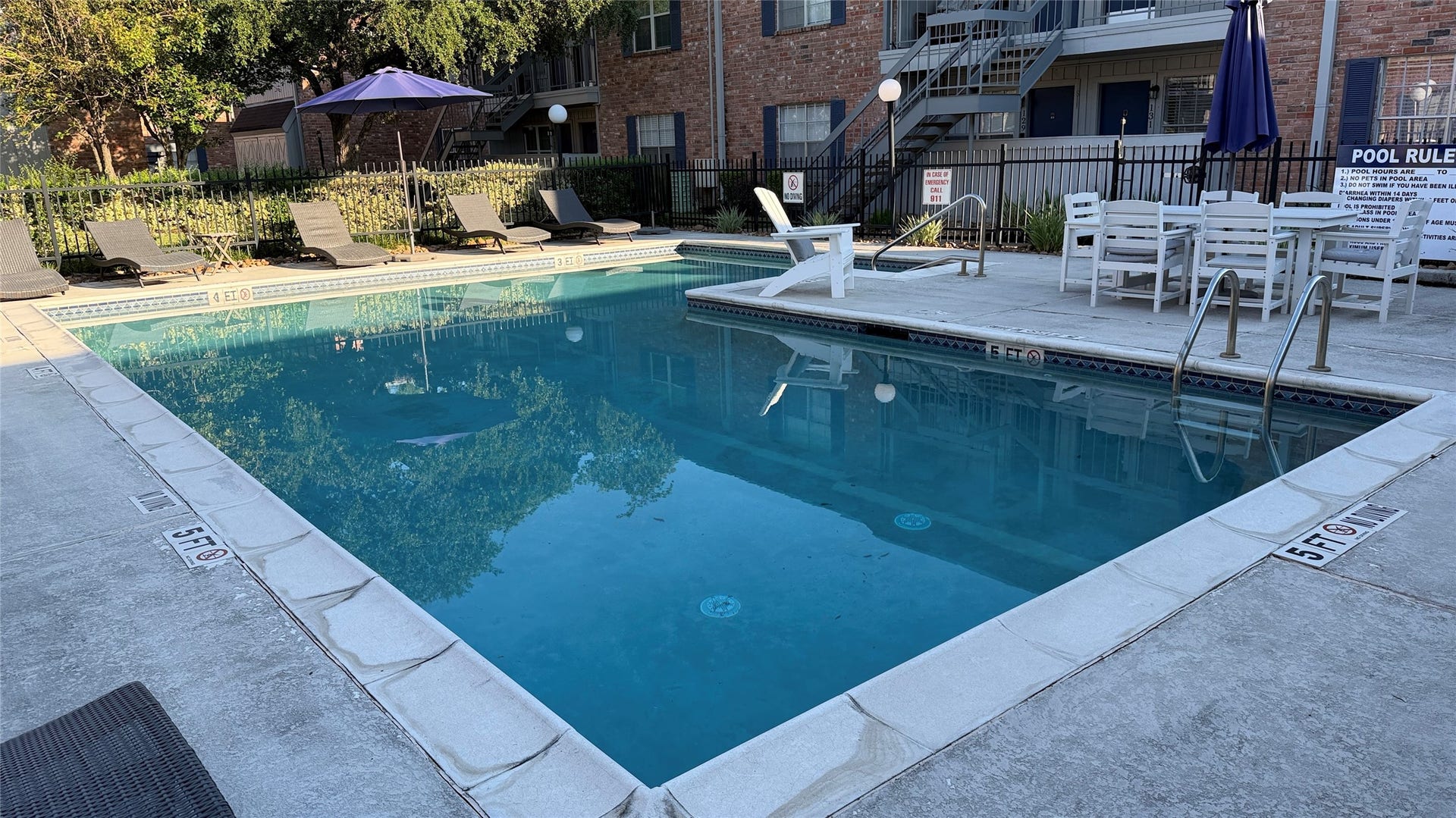 2250 Bering Drive, #40, Houston, TX 77057 Enjoy the community swimming pool surrounded by lounge seating and outdoor gathering areas.