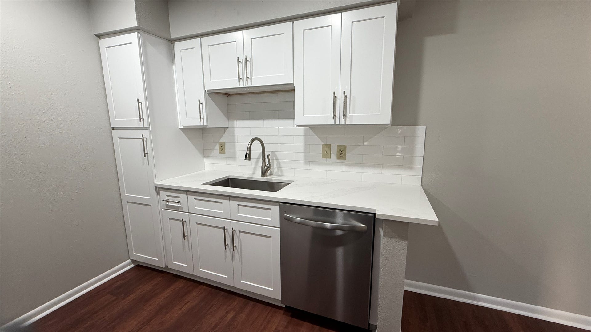 2250 Bering Drive, #40, Houston, TX 77057 Generous countertop space, stainless steel sink, updated cabinetry, and dishwasher create a functional kitchen workspace.