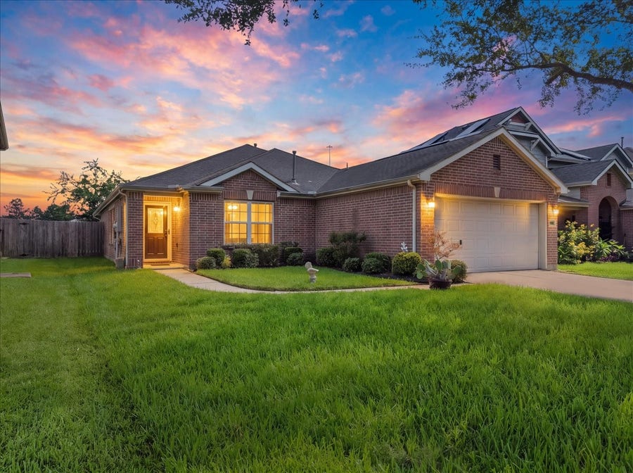 Property photo for 3132 Cambridge Meadows Lane, League City, TX