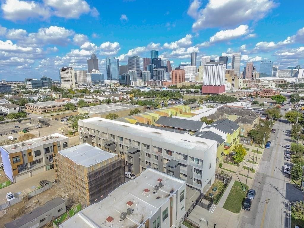 2401 Crawford Street, #A-213, Houston, TX 77004 Skyline view