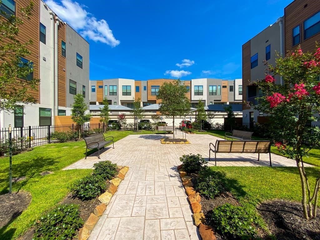 2401 Crawford Street, #A-213, Houston, TX 77004 Outdoor area