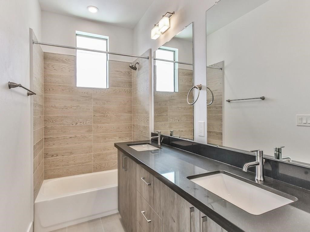 2401 Crawford Street, #A-213, Houston, TX 77004 Primary ensuite bathroom