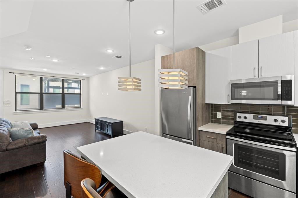 2401 Crawford Street, #A-213, Houston, TX 77004 Welcome home! Check out this beautiful open floor plan
